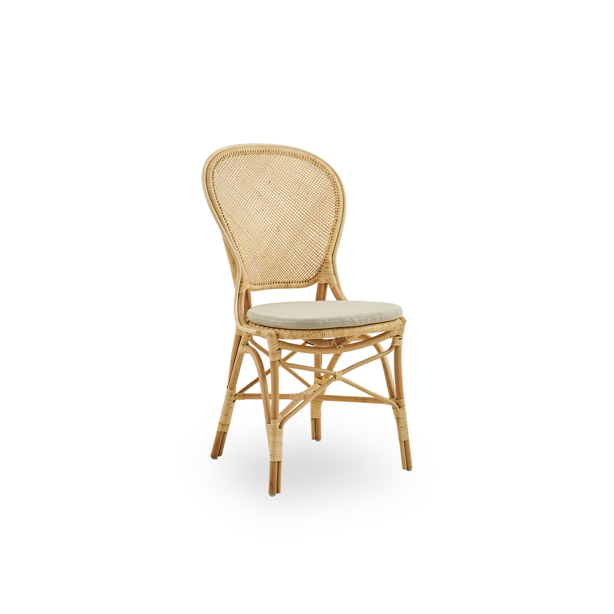 Vista lateral de la silla de comedor Rossini en ratán natural. Elegante silla de mimbre con respaldo redondo de diseño sencillo. Hecha a mano con ratán de alta calidad.
