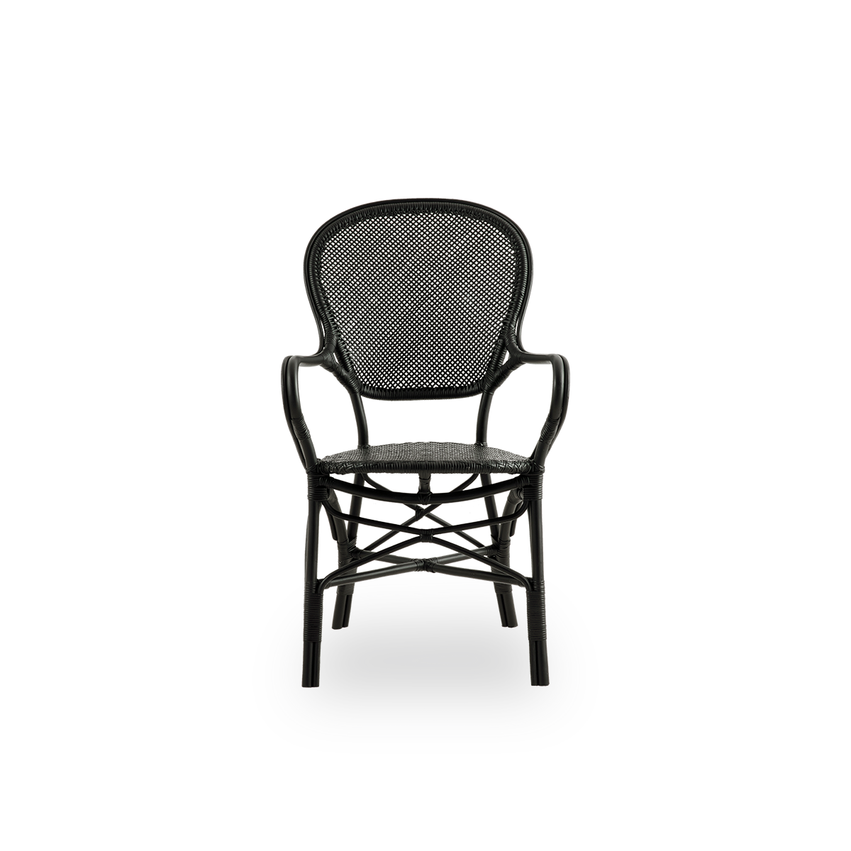 Vista frontal del sillón de comedor Rossini en color negro.
Silla de mimbre elegante con respaldo redondo y reposabrazos en un diseño sencillo. Hecha a mano con ratán de alta calidad.
