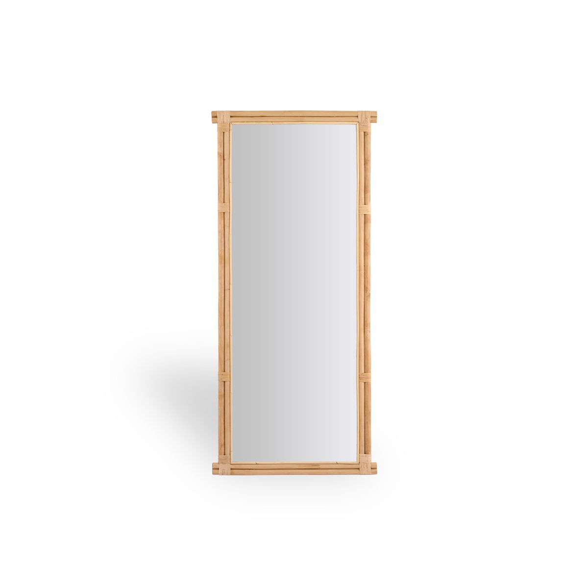 Espejo de cuerpo entero Rasmus, altura 180 cm, hecho a mano con ratán de alta calidad de Indonesia en color natural. Diseño minimalista y elegante.