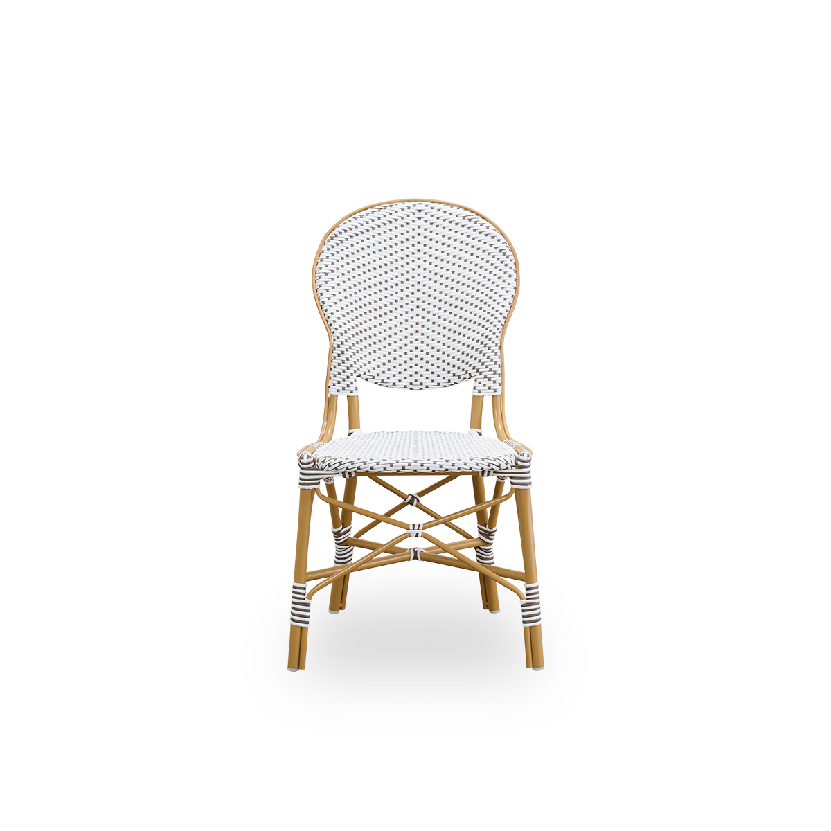 Vista frontal de la silla de comedor exterior Isabell.
Estructura de aluminio color almendra con asiento y respaldo de ArtFibre blanca con puntos marrones. Inspirada en el diseño de los bistrós de los años 50.