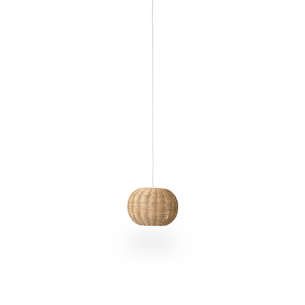 Pantalla de lámpara de ratán Tangelo, diseñada por Darcy Clarke, tamaño Extra Pequeño, Ø24 cm. Hecha a mano en ratán con estructura interna de acero que le proporciona buen peso y estabilidad.