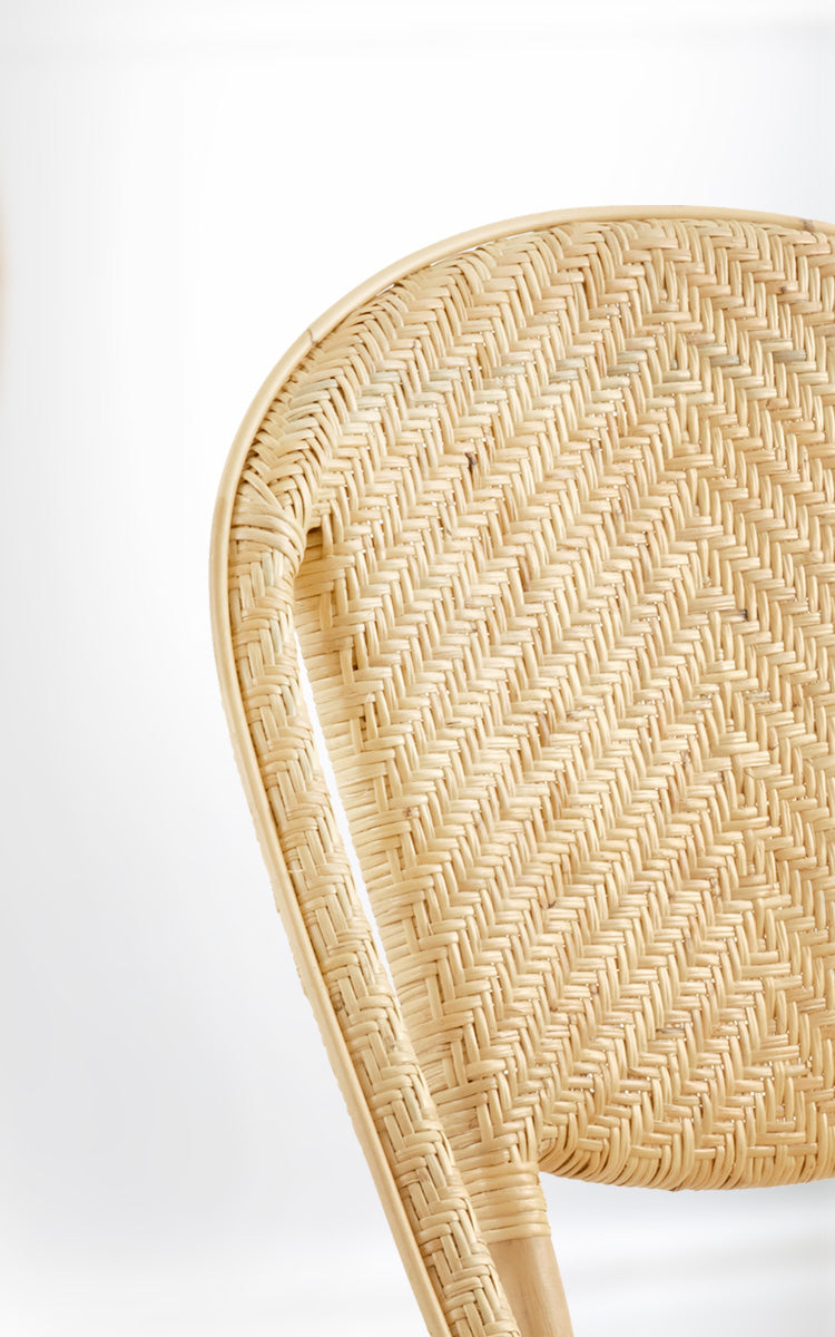 Esta es una imagen de detalle de Alanis silla de comedor en natural rattan.
