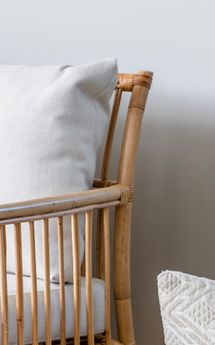 Esta es una imagen de detalle de Caroline sofá en natural rattan.