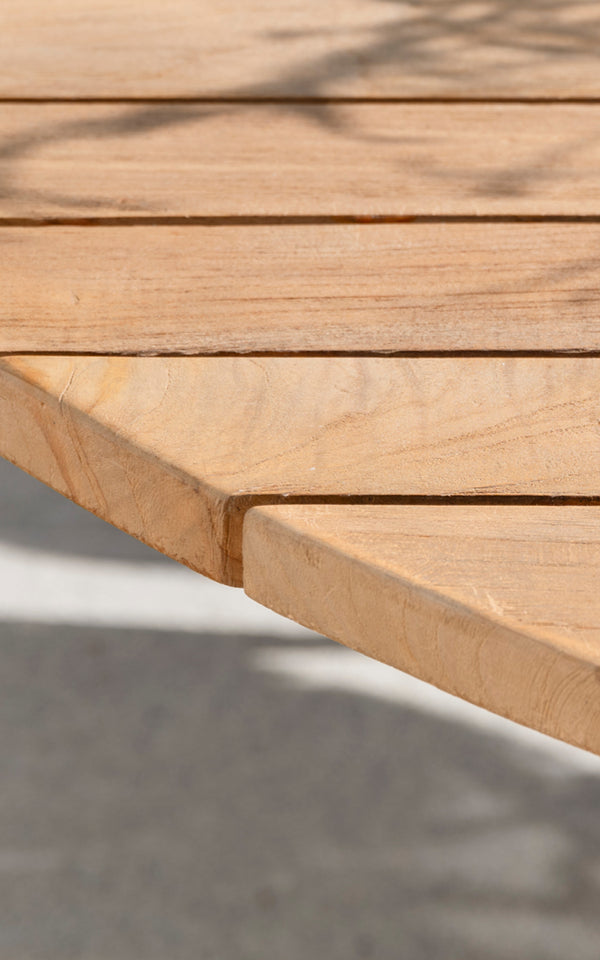 Esta es una imagen de detalle de George mesa exterior Ø160 en outdoor Teak.