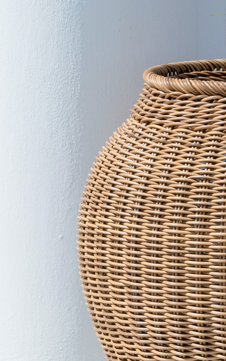 Esta es una imagen de detalle de Alma cesta en chestnut core weave ArtFibre Aluminium.
