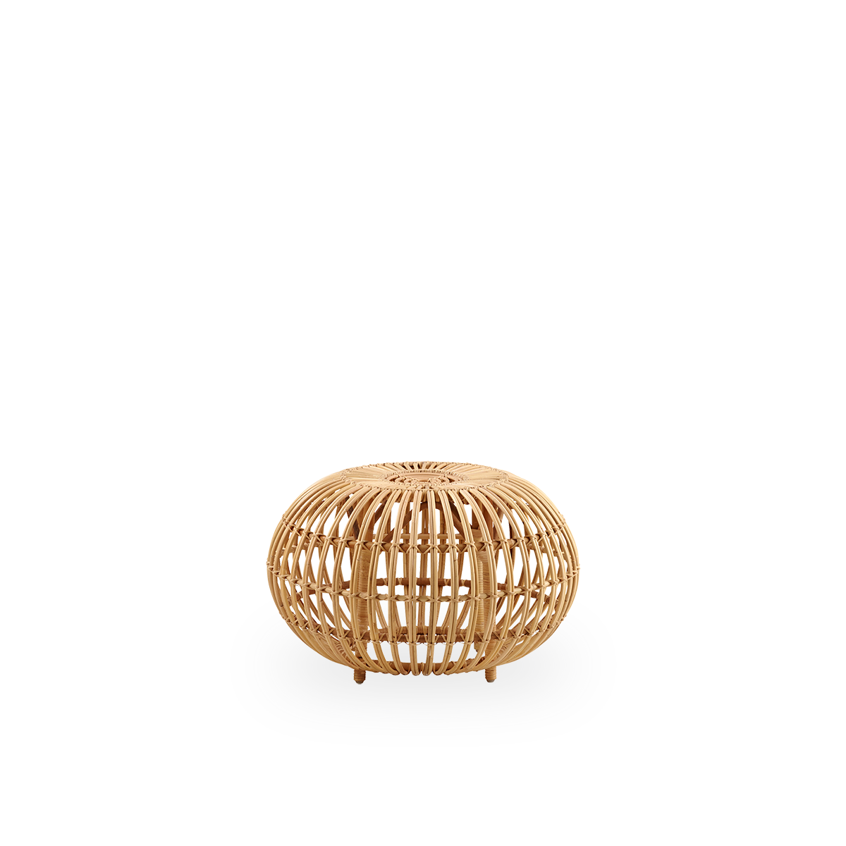 Vista lateral del puf grande Ø65 cm, diseñado por Franco Albini & Franca Helg. Hecho a mano con ratán de alta calidad en color natural.