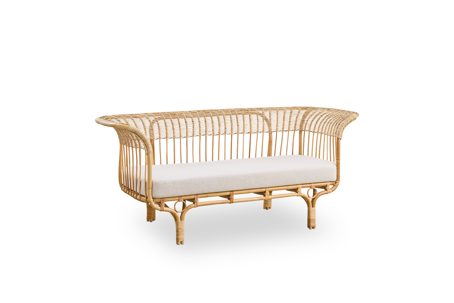 Vista lateral del sofá exterior Belladonna en estilo ratán, diseñado por Franco Albini y Franca Helg. El sofá tiene una expresión elegante con patas delgadas y un asiento majestuoso con numerosos detalles de tejido ArtFibre sobre una estructura de alumini