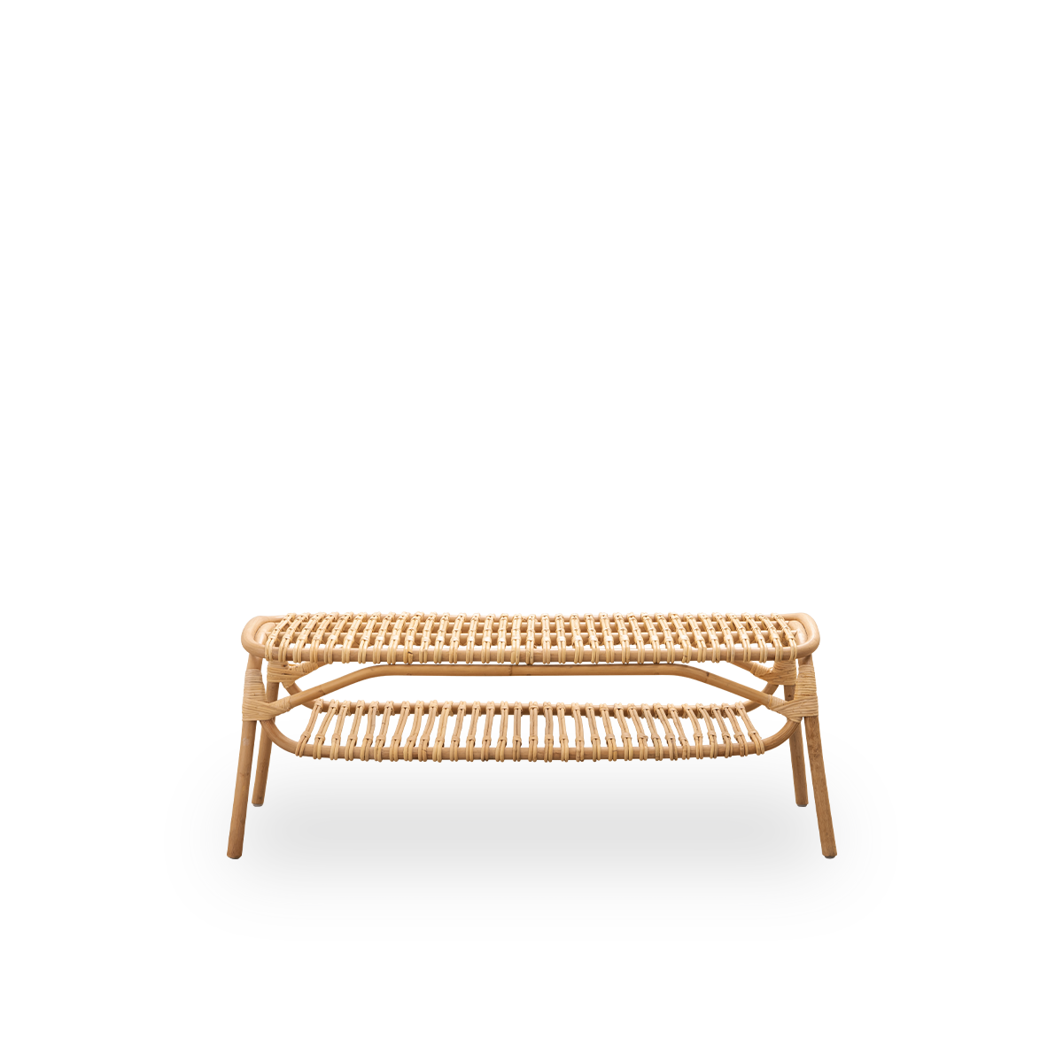 Vista frontal del banco Machiya diseñado por Jin Kuramoto, inspirado en las casas tradicionales japonesas Machiya.
Hecho a mano con ratán indonesio de alta calidad. Longitud 120 cm.