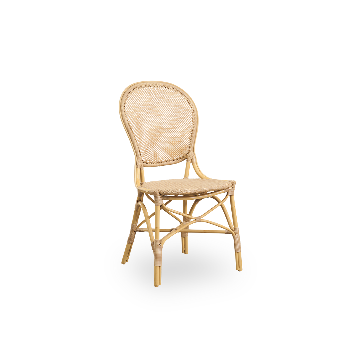 Vista lateral de la silla de comedor exterior Rossini en color Natural. Silla elegante con respaldo redondo de diseño sencillo. Estructura de aluminio con acabado en apariencia de ratán y asiento y respaldo tejidos en ArtFibre.