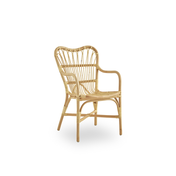 Esta es una imagen de detalle de Margret Dining Chair en natural rattan.