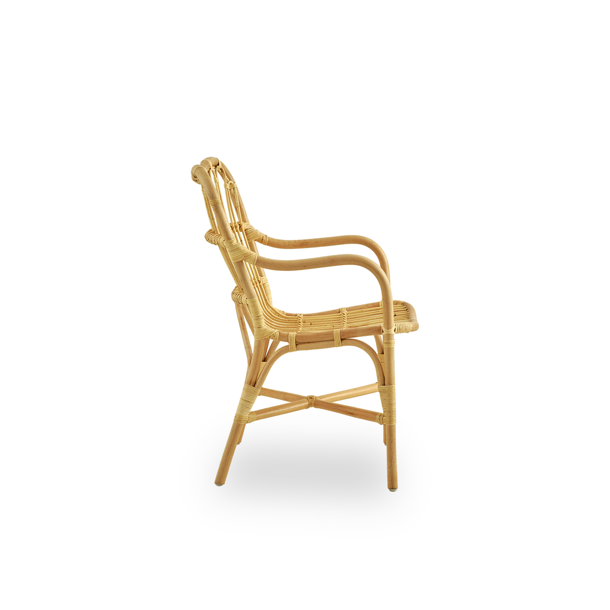 Esta es una imagen de detalle de Margret Dining Chair en natural rattan.