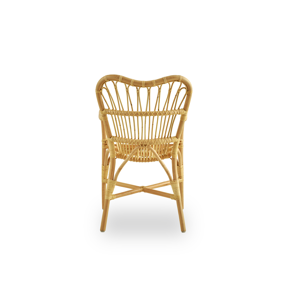 Esta es una imagen de detalle de Margret Dining Chair en natural rattan.