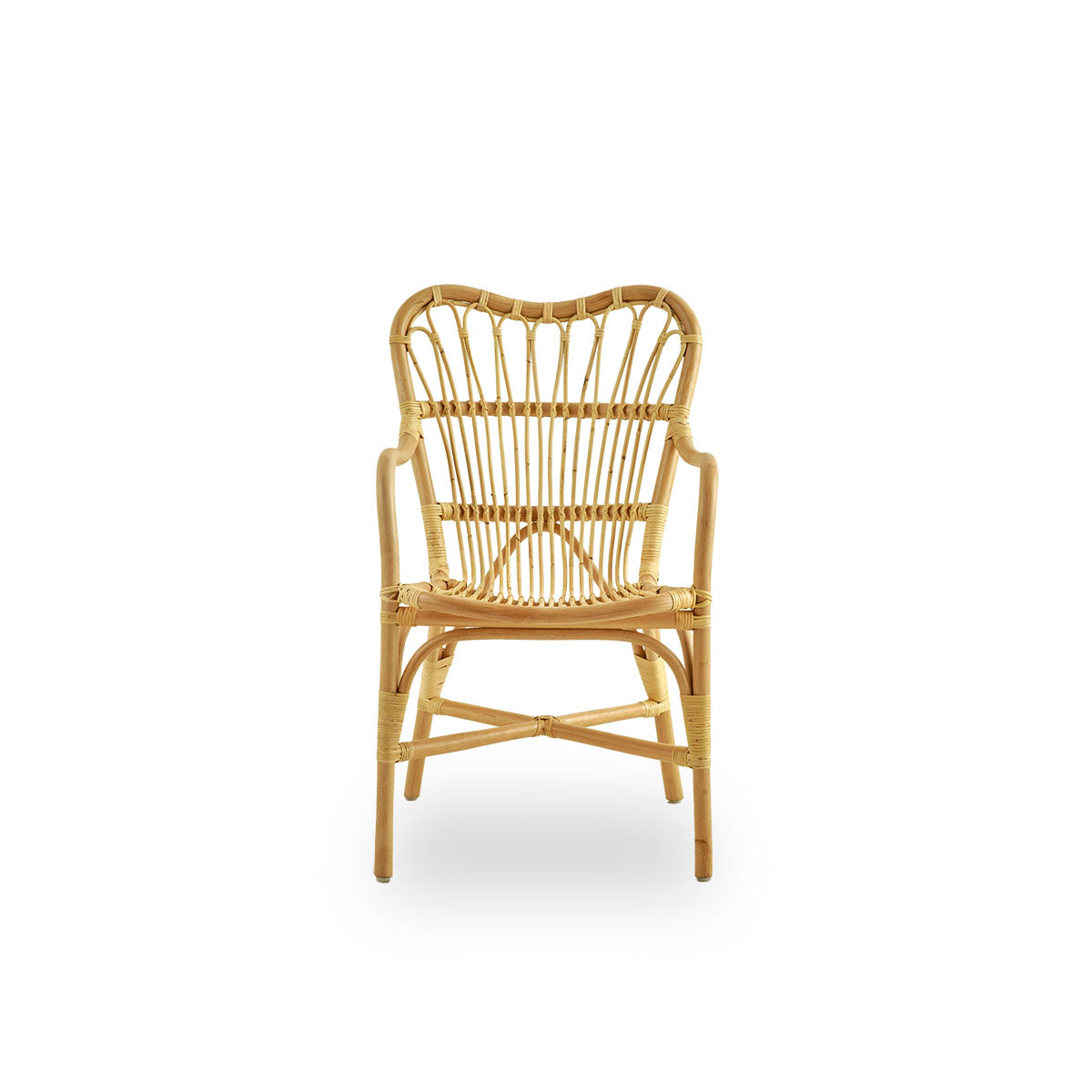 Front view of the Margret dining chair with a high, wide backrest and curved armrests.
Handcrafted from high-quality Indonesian rattan.