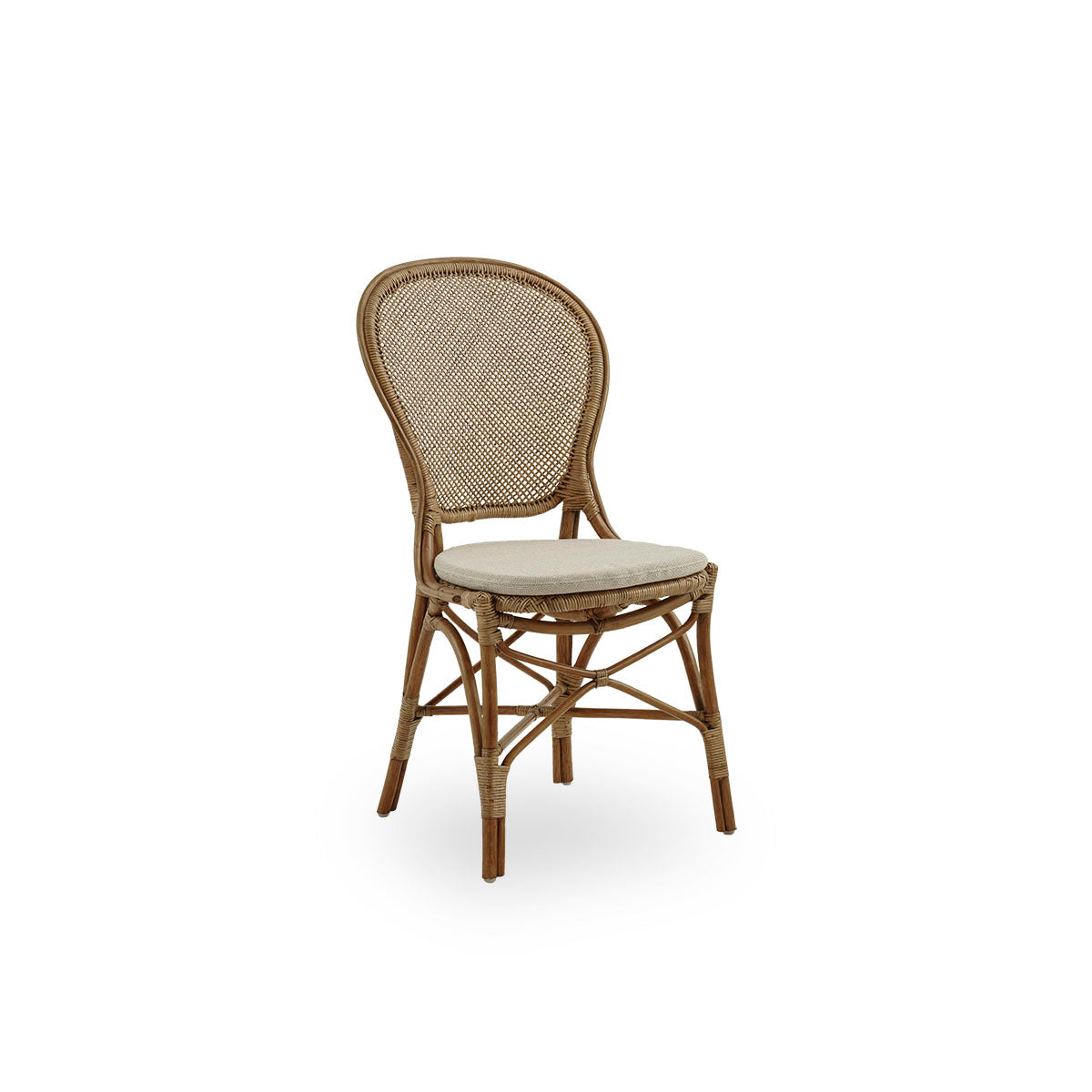 Side view of Rossini dining chair in antique brown color. Elegant wicker chair with round backrest in simple design. Handcrafted from high quality rattan.