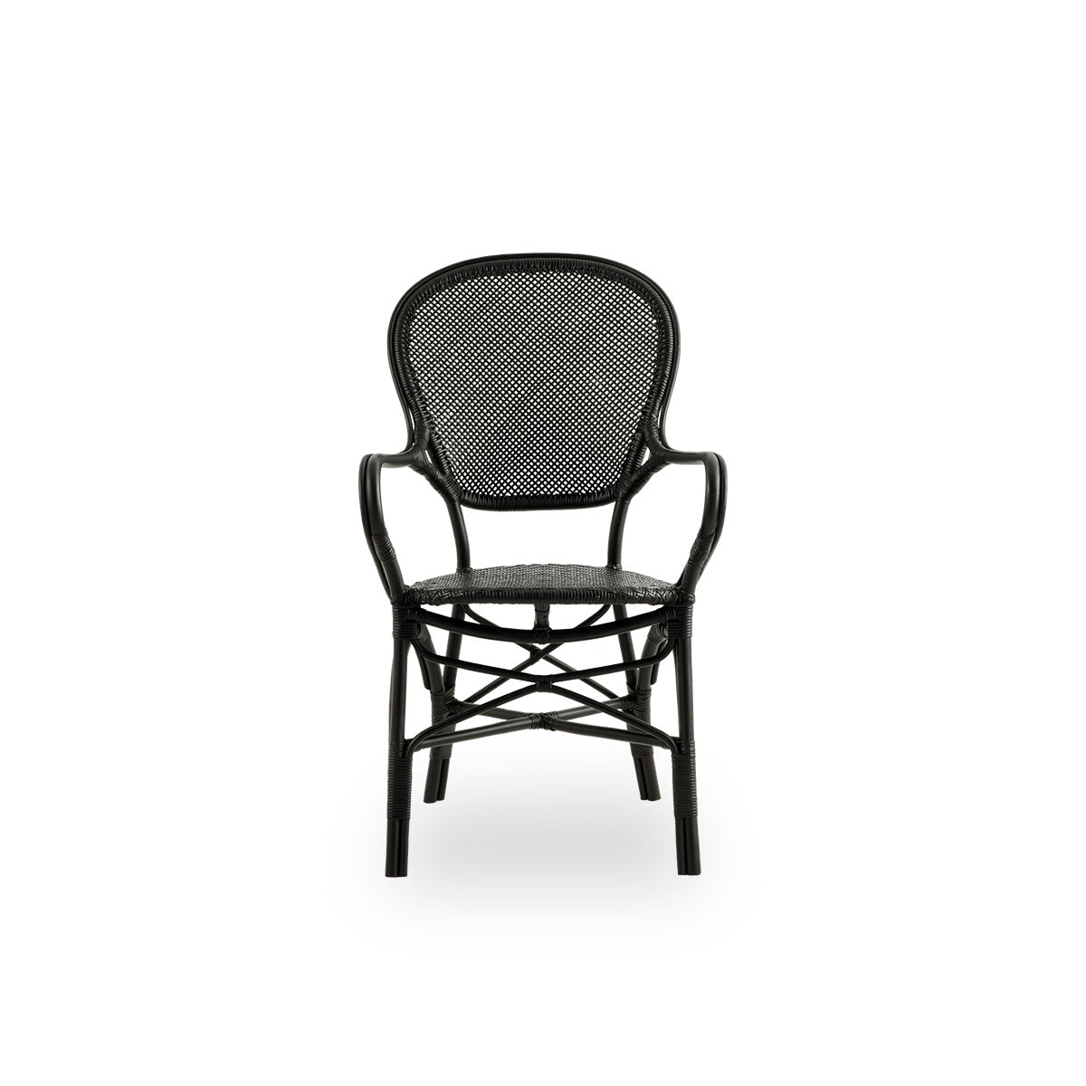 Vista frontal del sillón de comedor Rossini en color negro.
Silla de mimbre elegante con respaldo redondo y reposabrazos en un diseño sencillo. Hecha a mano con ratán de alta calidad.