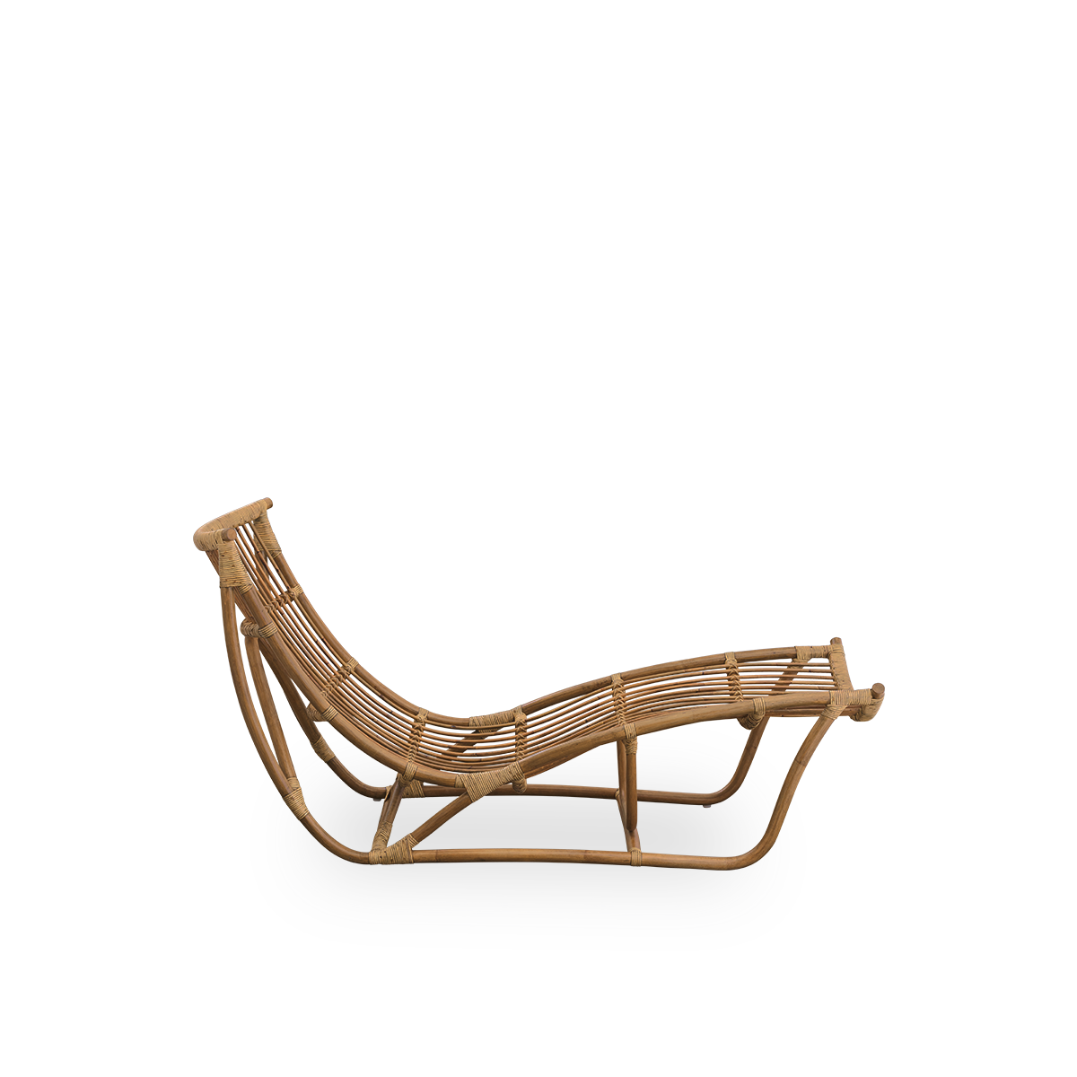 Vista lateral del daybed Michelangelo en color ratán marrón antiguo. Hecho a mano con ratán indonesio de alta calidad.