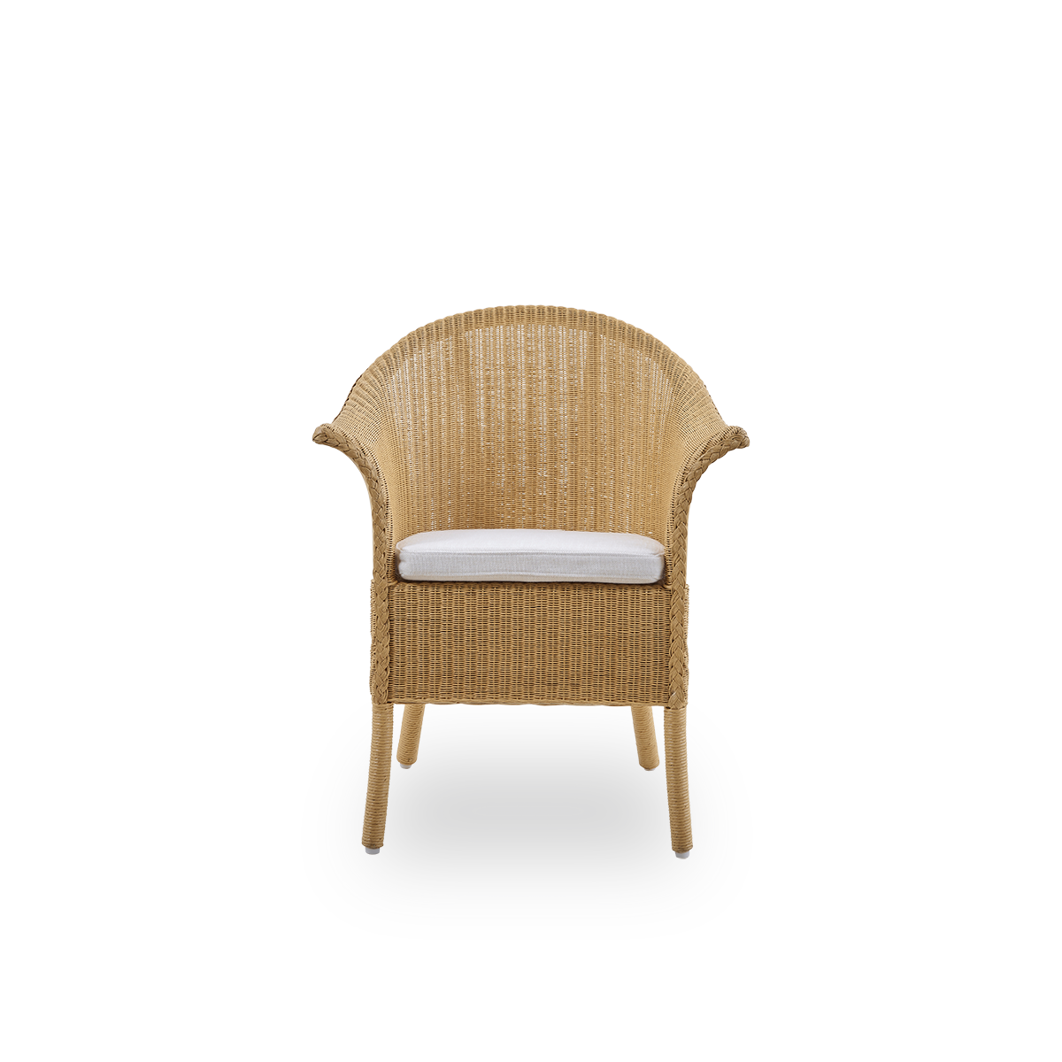 Vista frontal de la silla de comedor Classic, una silla de mimbre completamente tejida a mano en material Lloyd Loom. La silla Classic cuenta con reposabrazos y un respaldo alto para mayor comodidad y apoyo.