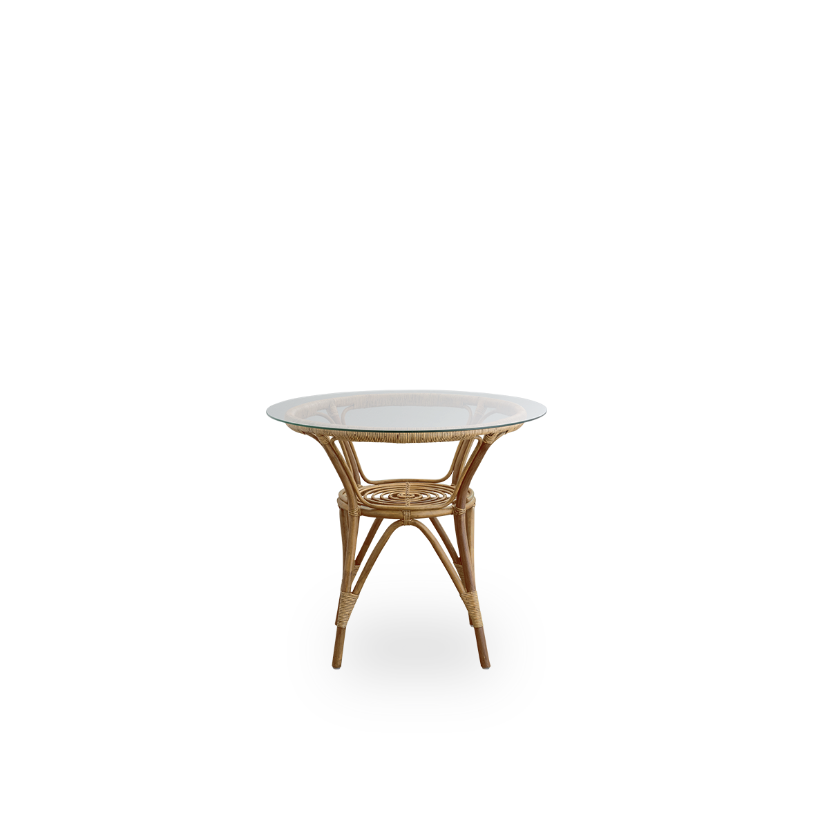 Vista frontal de la mesa de café de ratán Tony en color marrón antiguo con tablero de vidrio templado de 8 mm.
Estructura de ratán hecha a mano con ratán indonesio de alta calidad.