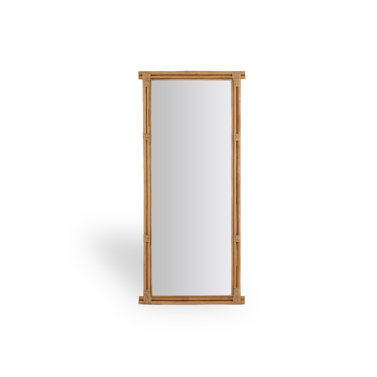 Espejo de cuerpo entero Rasmus, altura 180 cm, hecho a mano con ratán de alta calidad de Indonesia en color Antique Brown. Diseño minimalista y elegante.