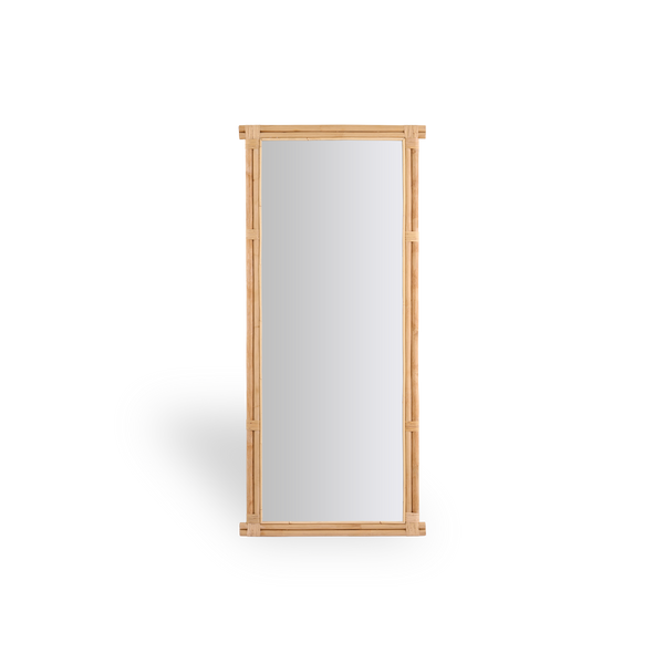 Espejo de cuerpo entero Rasmus, altura 180 cm, hecho a mano con ratán de alta calidad de Indonesia en color natural. Diseño minimalista y elegante.