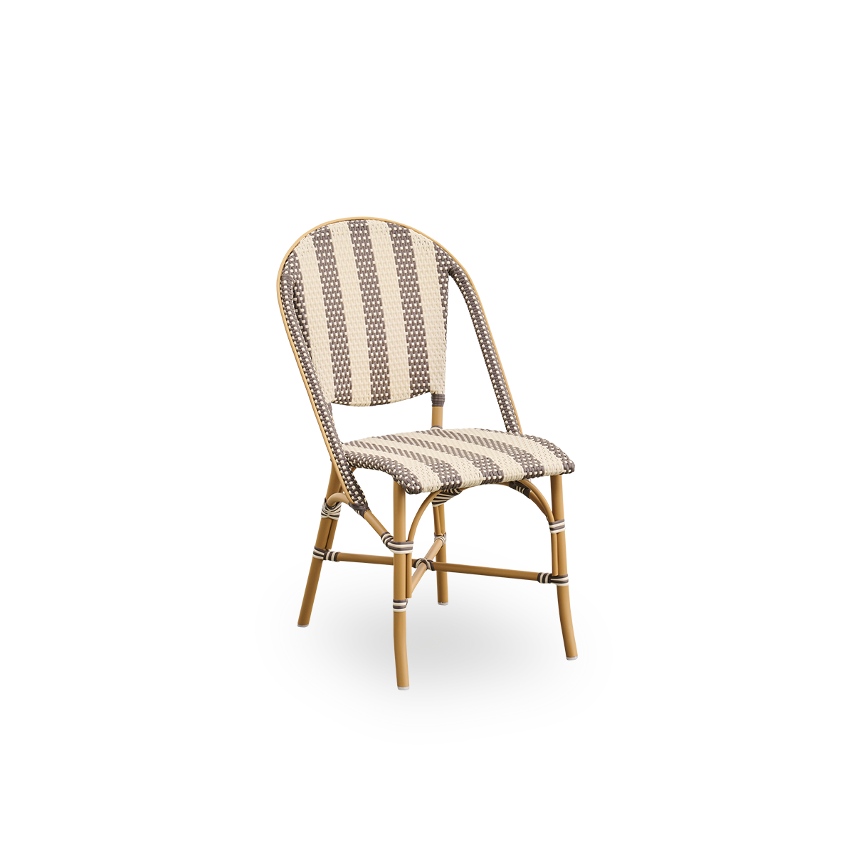 Vista lateral de la silla de comedor exterior Sofie, inspirada en el estilo de café francés. Estructura de aluminio en color Almendra con asiento y respaldo completamente tejidos, hechos a mano en ArtFibre con rayas anchas en marfil y marrón. Silla bistró