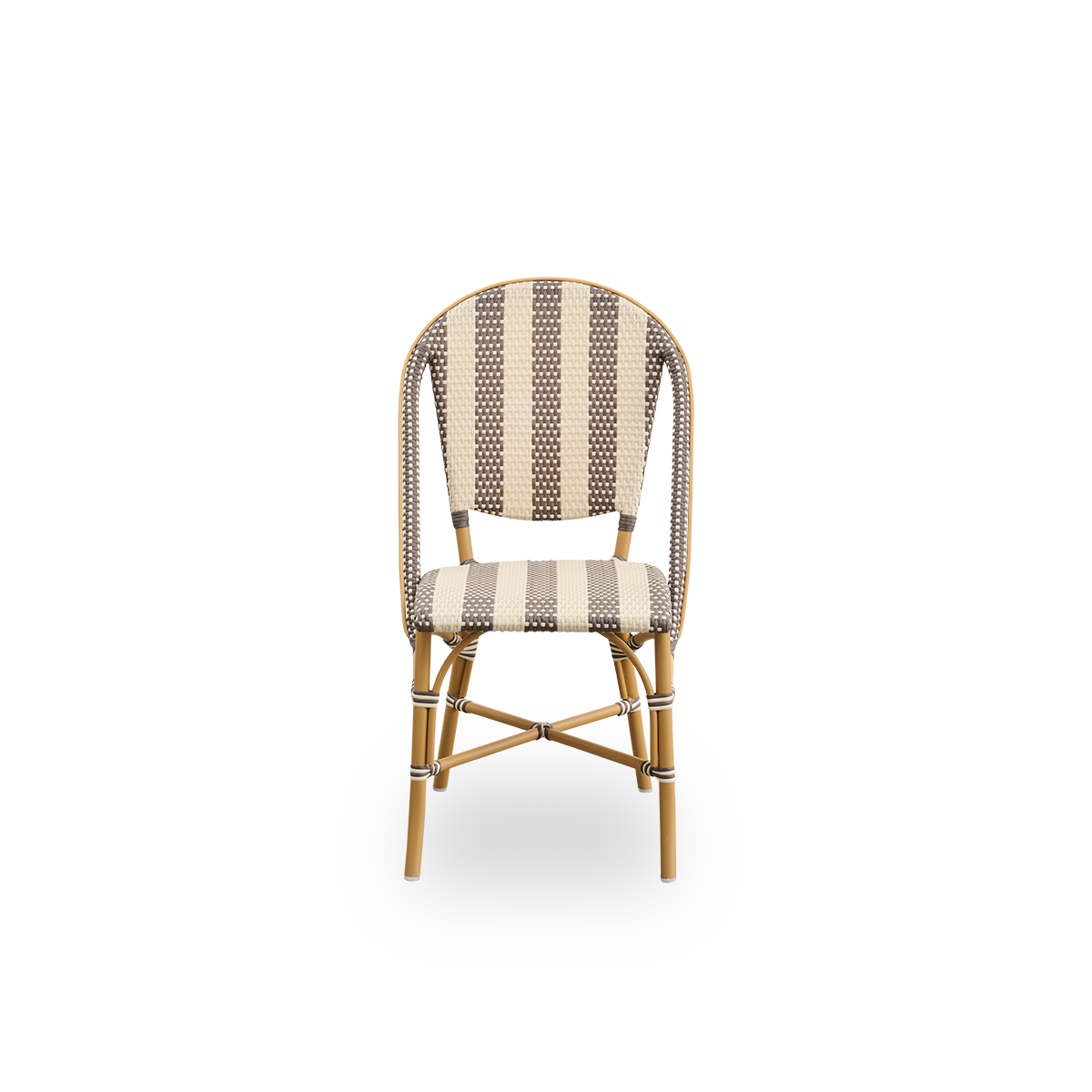 Vista frontal de la silla de comedor exterior Sofie inspirada en el estilo de los cafés franceses.
Estructura de aluminio en color almendra con asiento y respaldo completamente tejidos a mano en ArtFibre con un diseño de rayas anchas en marfil y marrón. S