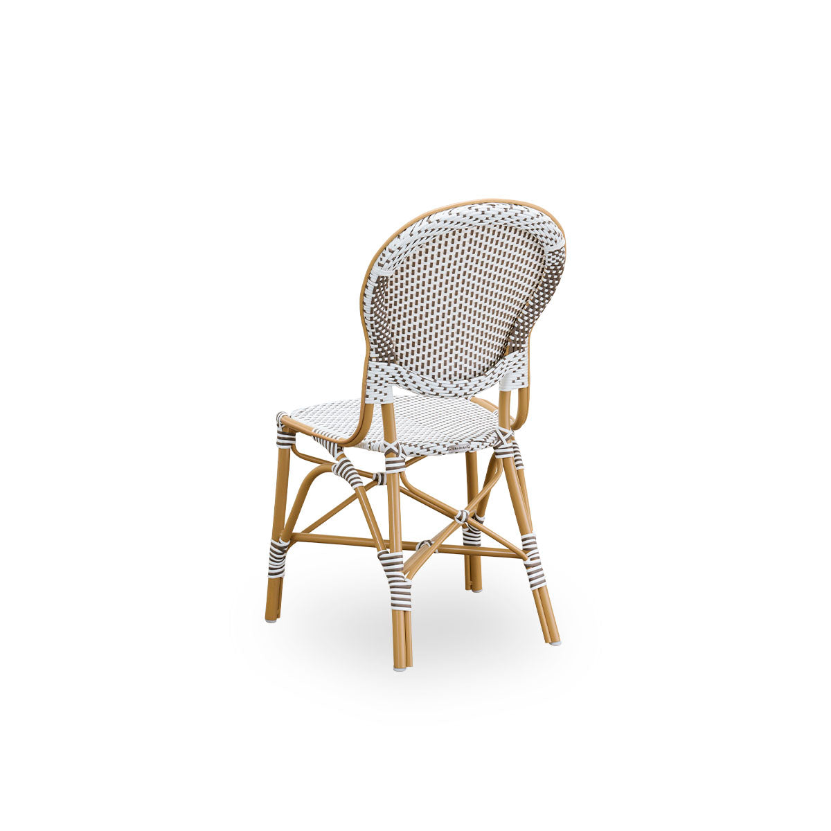 Vista trasera de la silla de comedor exterior Isabell.
Estructura de aluminio color almendra con asiento y respaldo de ArtFibre blanco con puntos marrones. Inspirada en el diseño de bistró de los años 50.