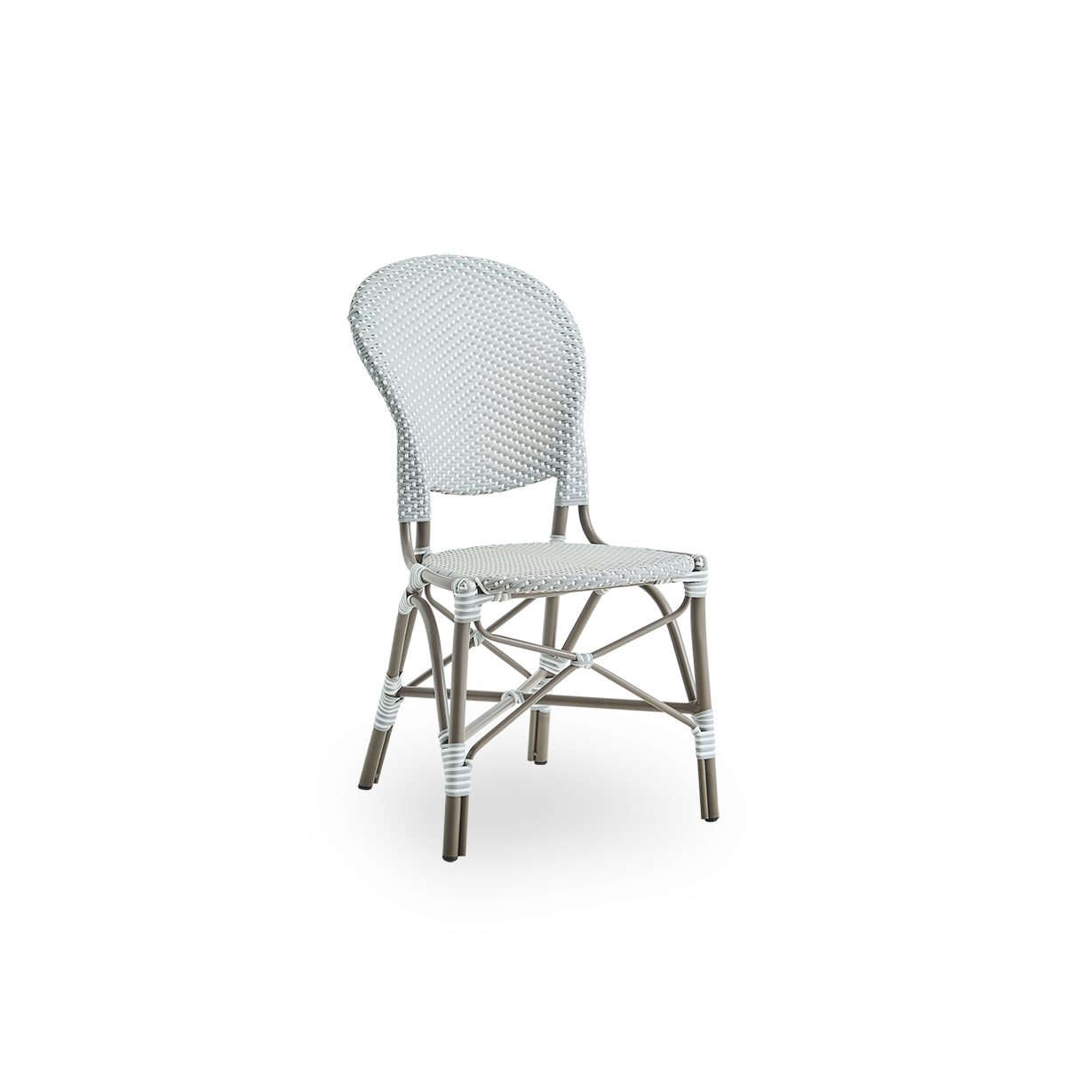 Vista lateral de la silla de comedor de exterior Isabell. Estructura de aluminio color topo con asiento y respaldo de ArtFibre gris con puntos blancos. Inspirada en el diseño de bistró de los años 50.