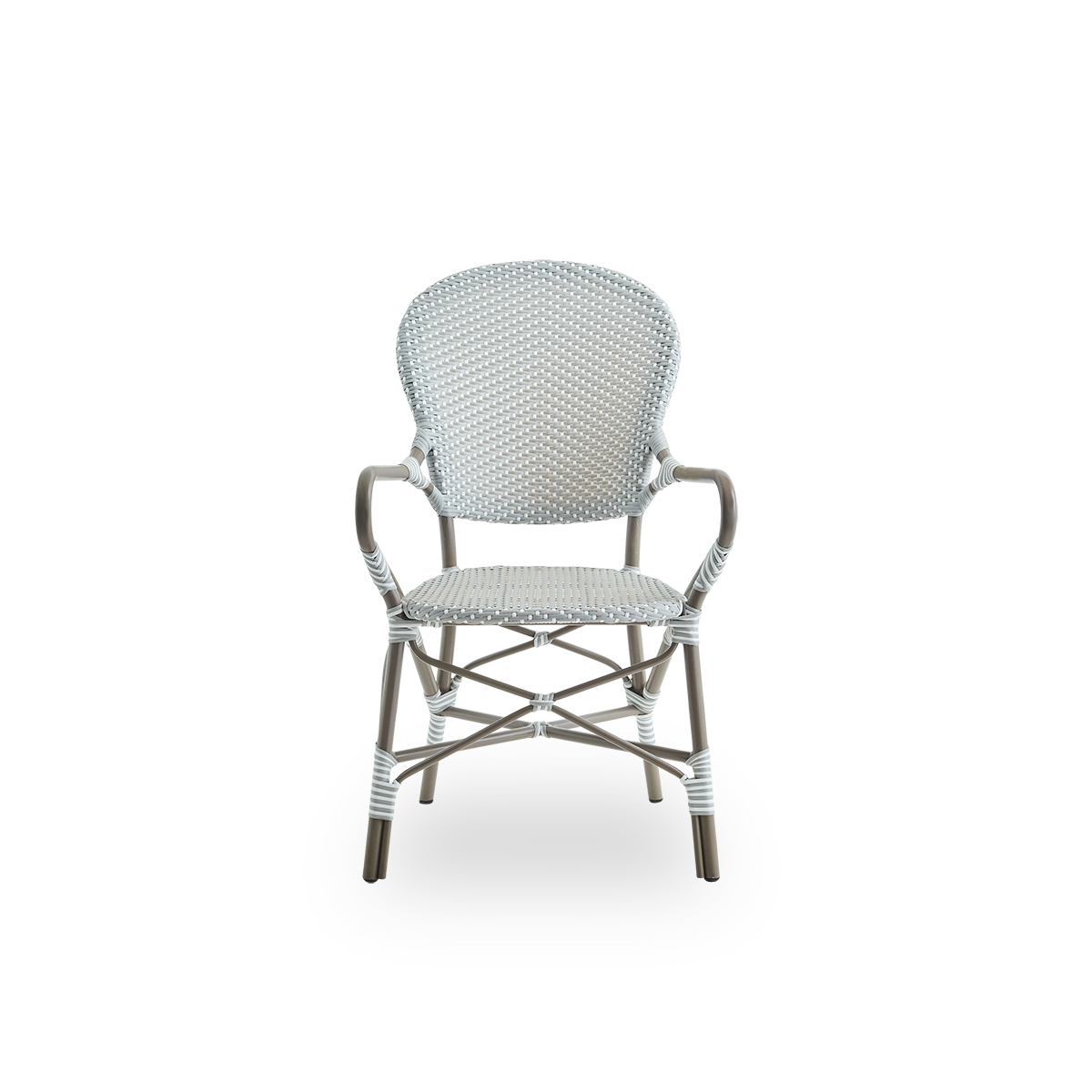 Vista frontal del sillón de comedor exterior Isabell.
Estructura de aluminio color topo con asiento y respaldo de ArtFibre gris con puntos blancos. Inspirado en el diseño de los bistrós de los años 50.