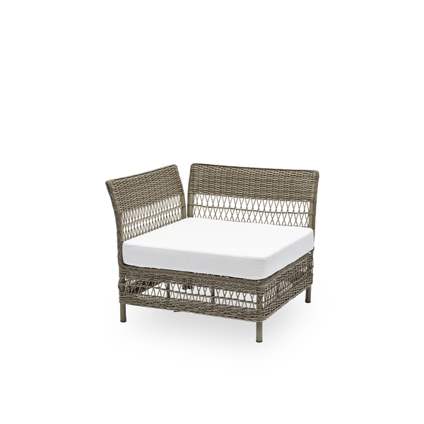 Vista lateral del sofá de exterior Mona, módulo esquinero con cojín de asiento, en ArtFibre gris antiguo y aluminio. Parte del sofá modular Mona, que se adapta a la forma del espacio exterior.