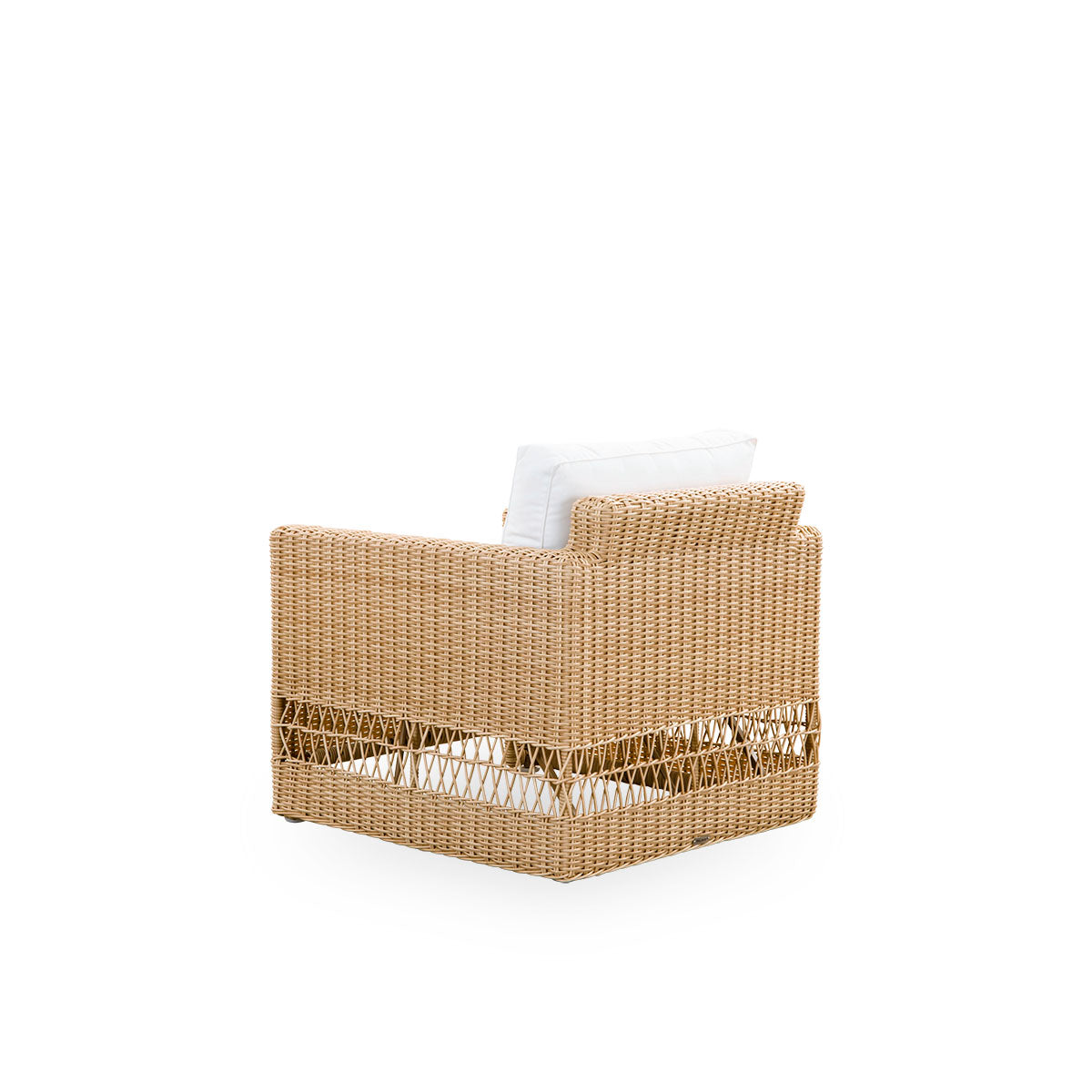 Vista lateral trasera de la silla lounge exterior Carrie en color Natural. Silla lounge cuadrada y robusta con estructura de aluminio completamente tejida con ArtFibre.