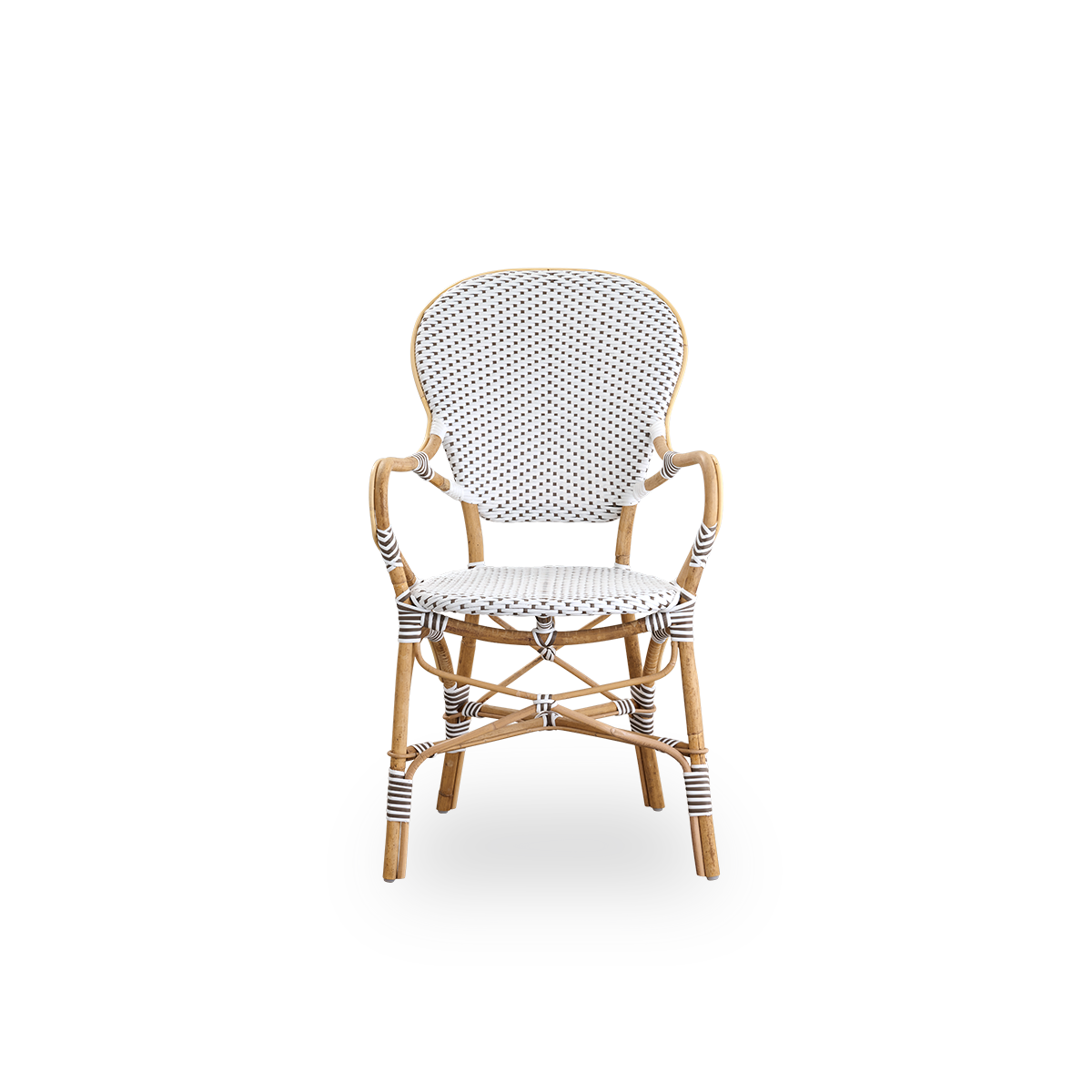 Vista frontal de la silla de comedor Isabell con reposabrazos.
Estructura de ratán con asiento y respaldo de ArtFibre blanca con puntos marrones. Inspirada en el diseño de los bistrós de los años 50.