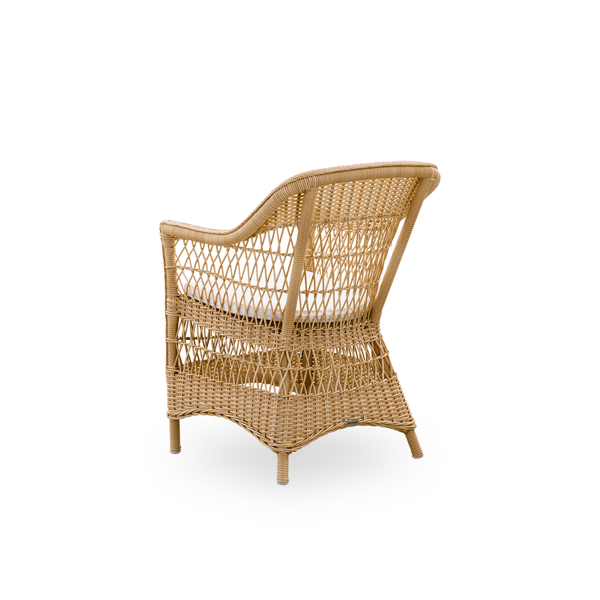 Vista desde atrás de la silla de comedor exterior Charlot en color natural, una silla de exterior completamente trenzada en estilo colonial británico, hecha a mano con ArtFibre sobre estructuras de aluminio duraderas.