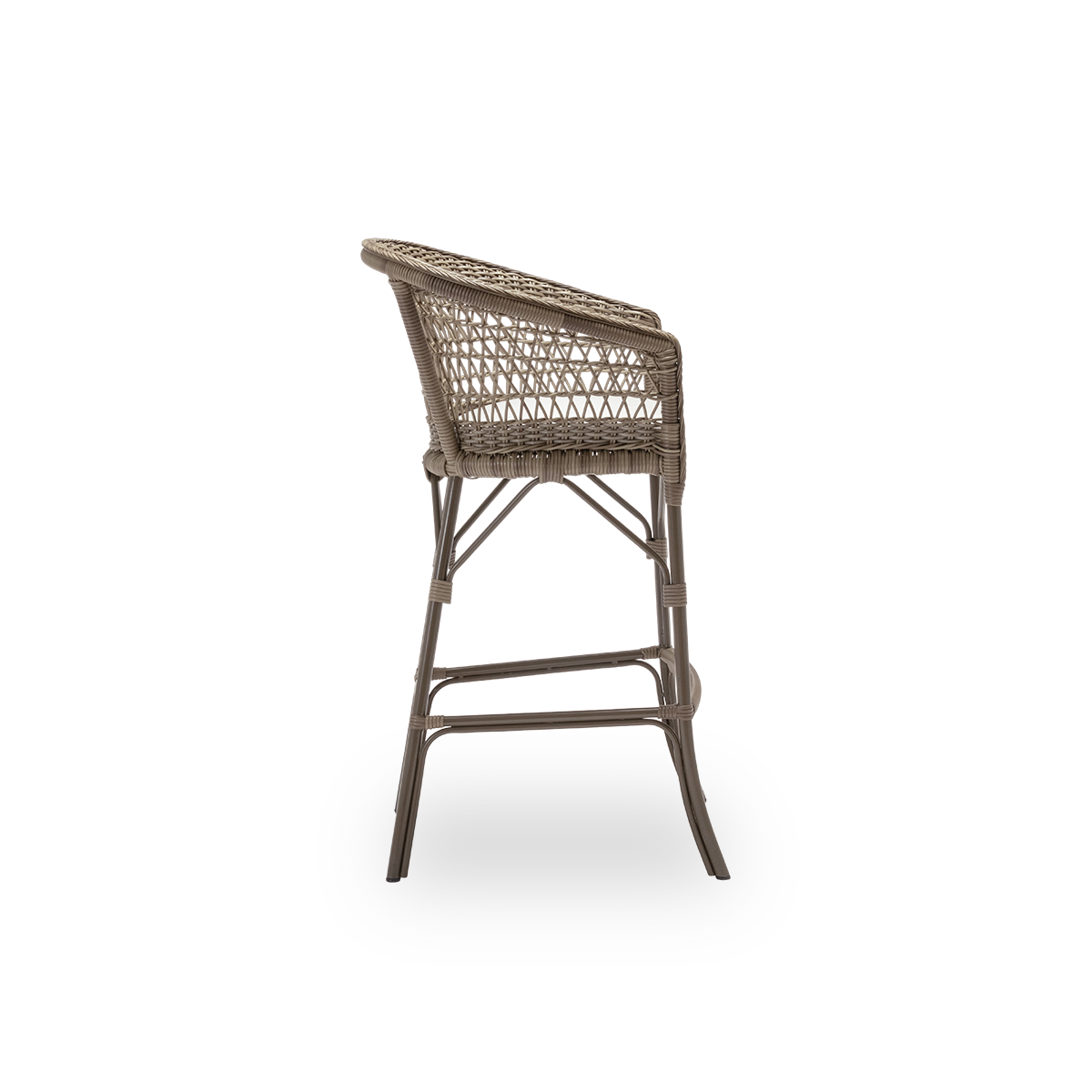 Vista lateral sencilla del taburete de bar de exterior Emma con cojín de asiento, en ArtFibre gris antiguo y aluminio. De la colección Georgia Garden de Sika-Design, apta tanto para el hogar como para hoteles y restaurantes.