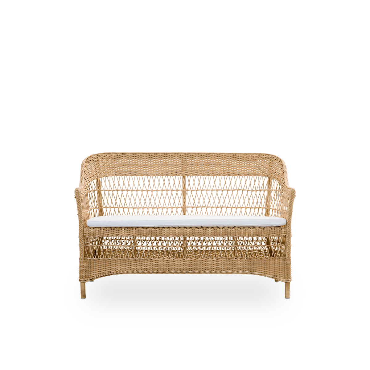 Vista frontal del sofá exterior Charlot de 2 plazas en color natural, un sofá de exterior completamente tejido en estilo colonial británico, hecho a mano con ArtFibre sobre estructuras de aluminio duraderas.