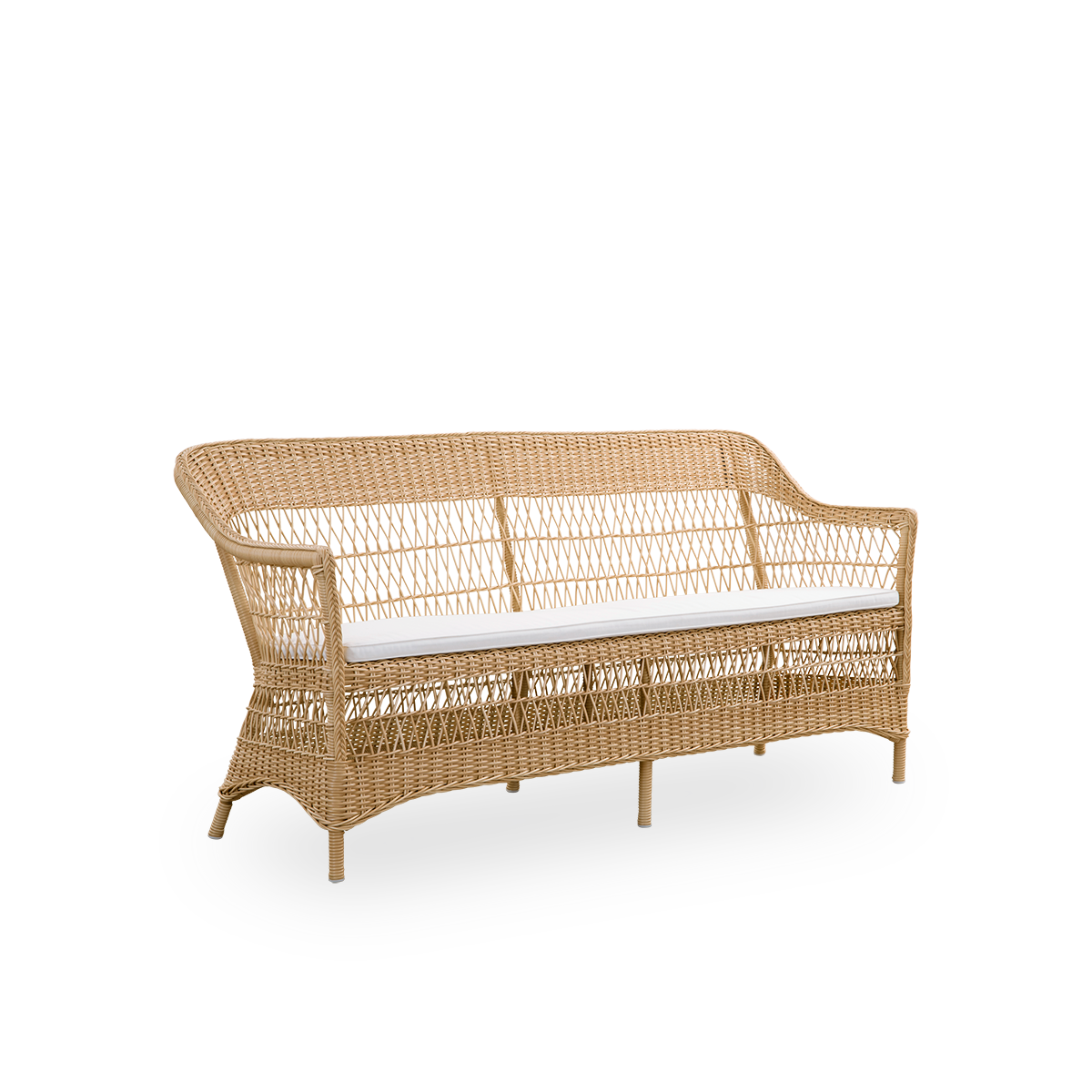 Vista lateral del sofá exterior Charlot de 3 plazas en color natural, un sofá exterior totalmente tejido al estilo colonial británico, hecho a mano con ArtFibre sobre estructuras de aluminio duraderas.