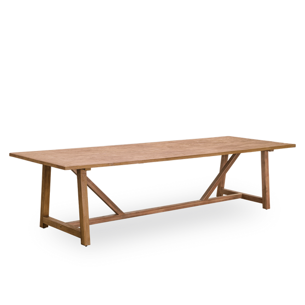 Vista lateral de la mesa de comedor de interior Lucas de teca patinada con un aspecto rústico y exclusivo en color castaño natural. Medidas 300×100 cm, capacidad para 10 personas.