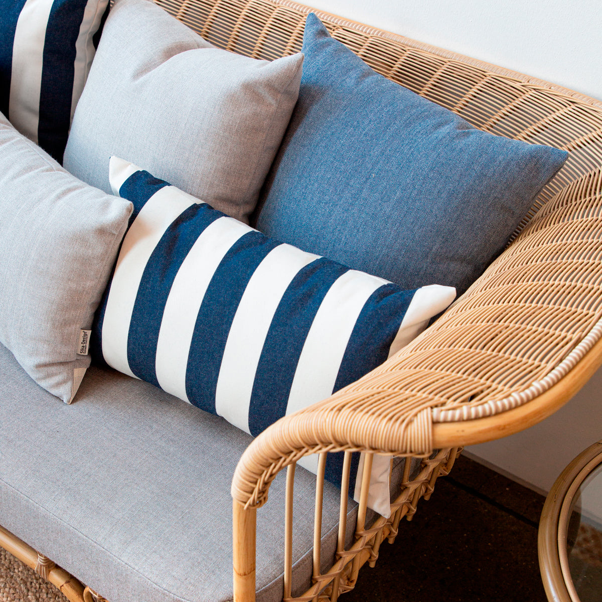55X35 Exterior del cojín | A681 Navy &amp; White