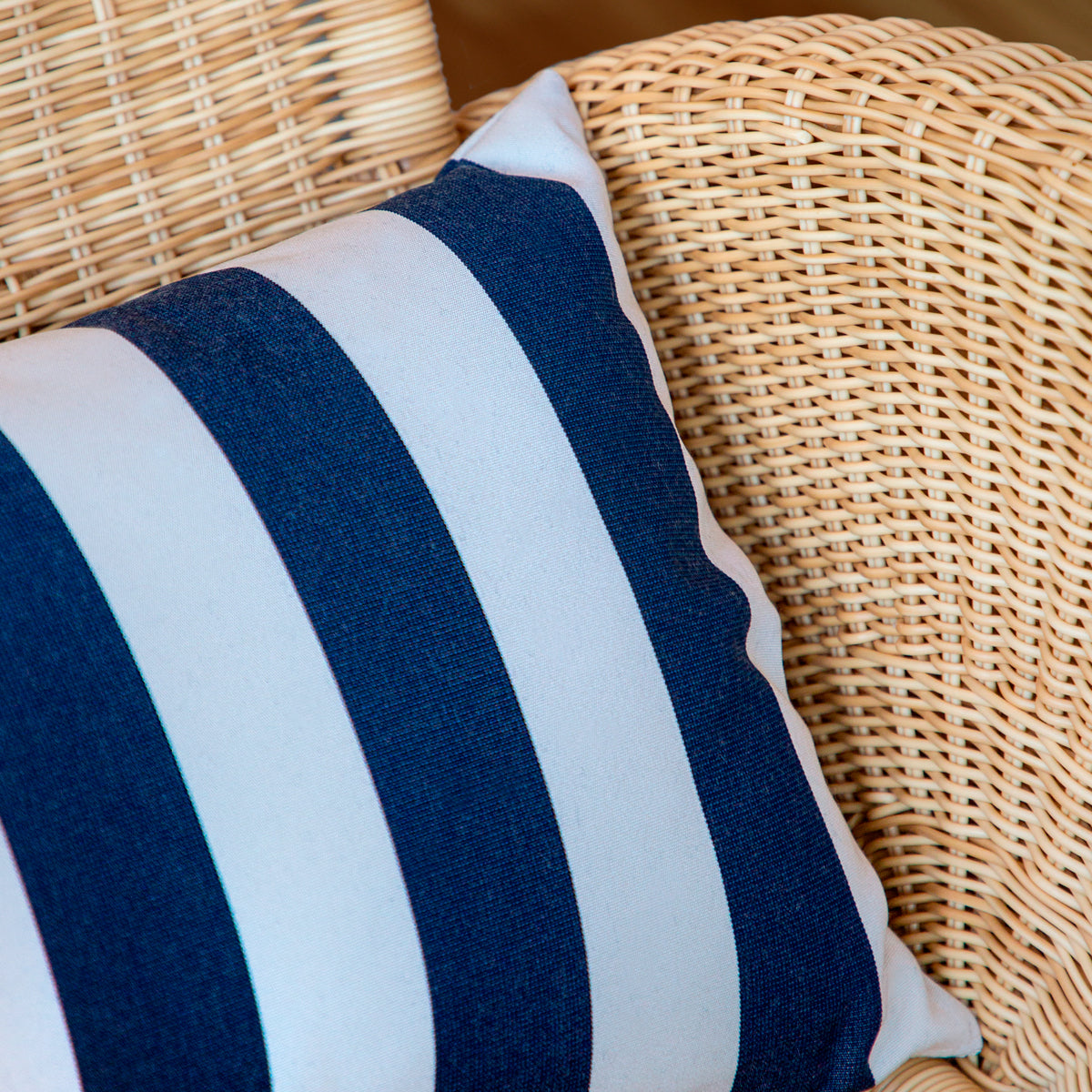 50X50 Exterior del cojín | A681 Navy &amp; White