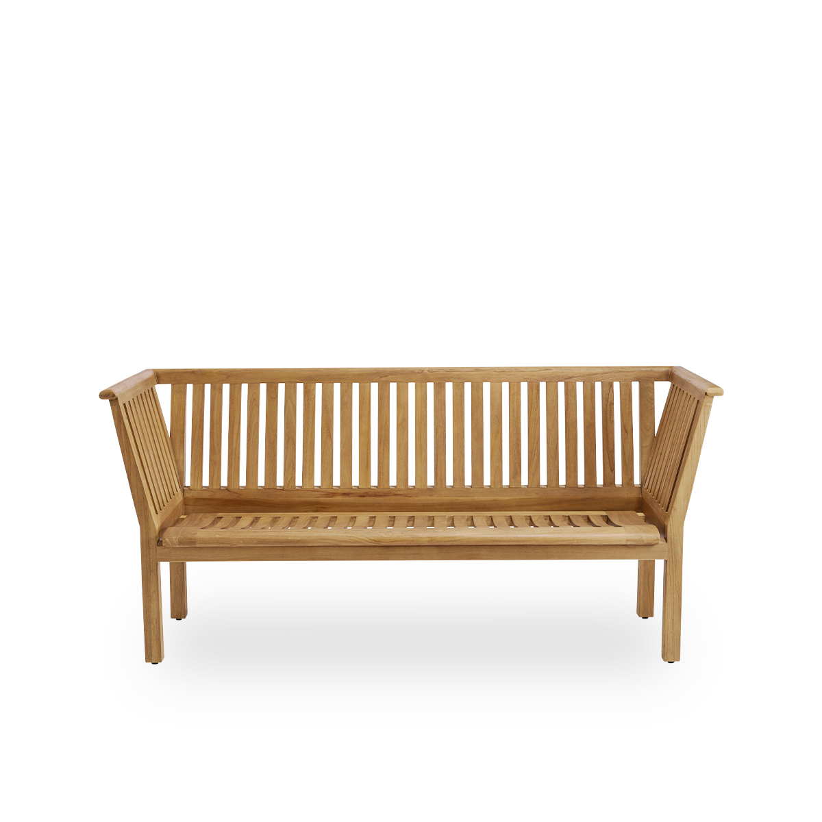 Vista frontal del banco exterior de teca St Catherine diseñado por Arne Jacobsen, longitud 180 cm.
Banco sólido y duradero, hecho a mano en madera de teca indonesia de alta calidad en color castaño, certificada como ‘Indonesian Legal Wood’.