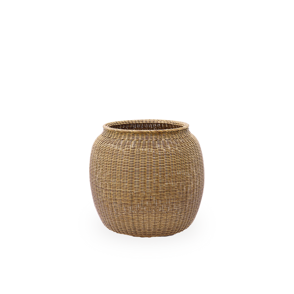 Cesta exterior Alma en color castaño, tejida a mano con 70% de ArtFibre reciclado y 30% nuevo. Ø77 cm.