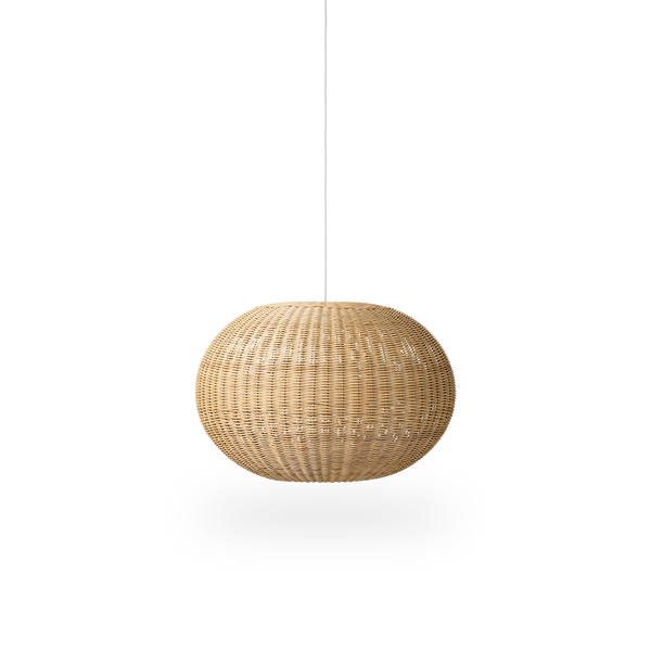Pantalla de lámpara de ratán Tangelo, diseñada por Darcy Clarke, tamaño Grande, Ø62 cm. Hecha a mano en ratán con estructura interna de acero que le proporciona buen peso y estabilidad.