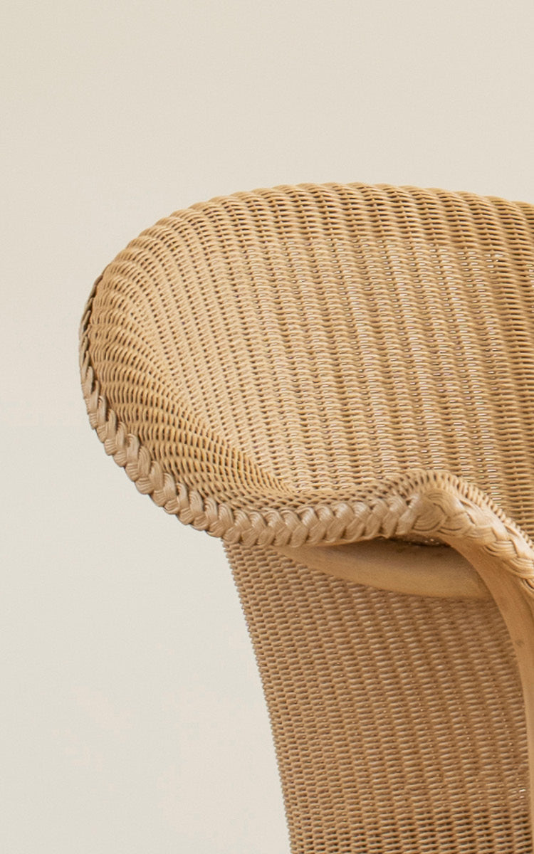 Esta es una imagen de detalle de Classic silla de comedor en natural Loom Rattan Frame.