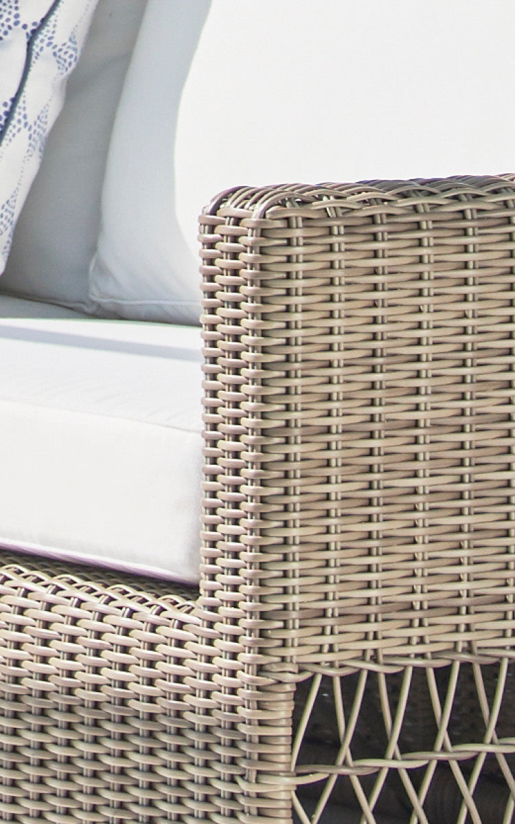 Esta es una imagen de detalle de Carrie sillón lounge en antique Grey ArtFibre Aluminium.