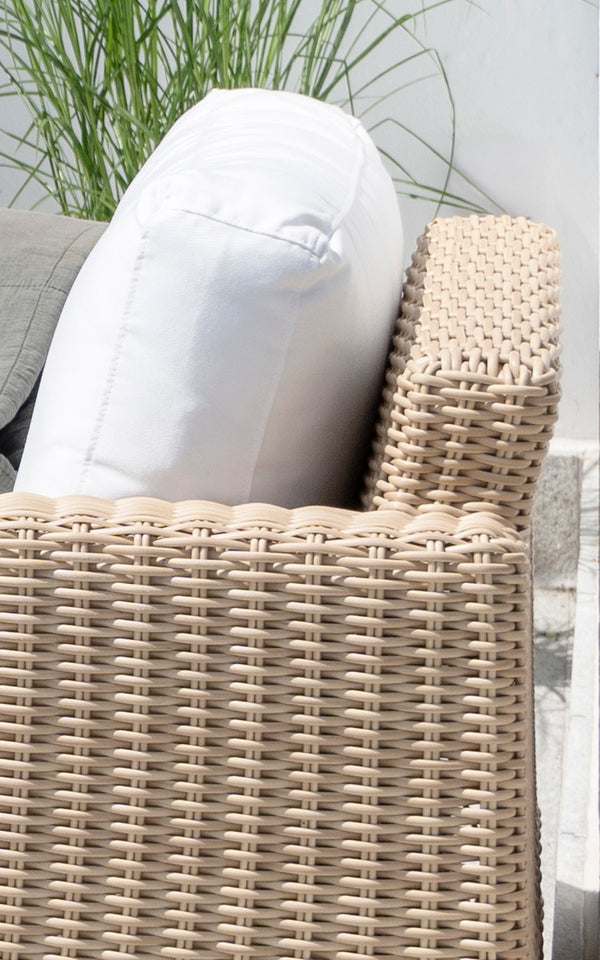 Esta es una imagen de detalle de Carrie sillón lounge en natural ArtFibre Aluminium.