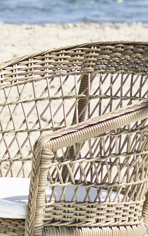 Esta es una imagen de detalle de Exterior silla de comedor en antique Grey ArtFibre Aluminium.