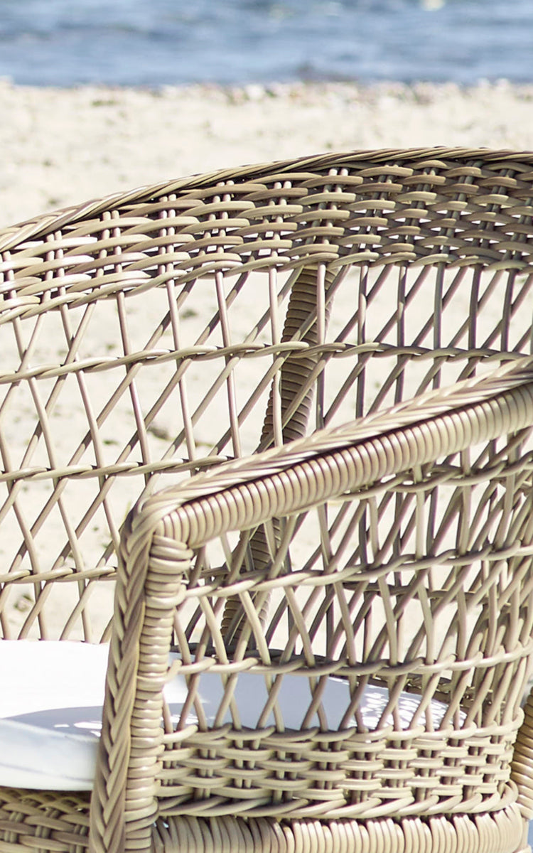Esta es una imagen de detalle de Exterior silla de comedor en antique Grey ArtFibre Aluminium.