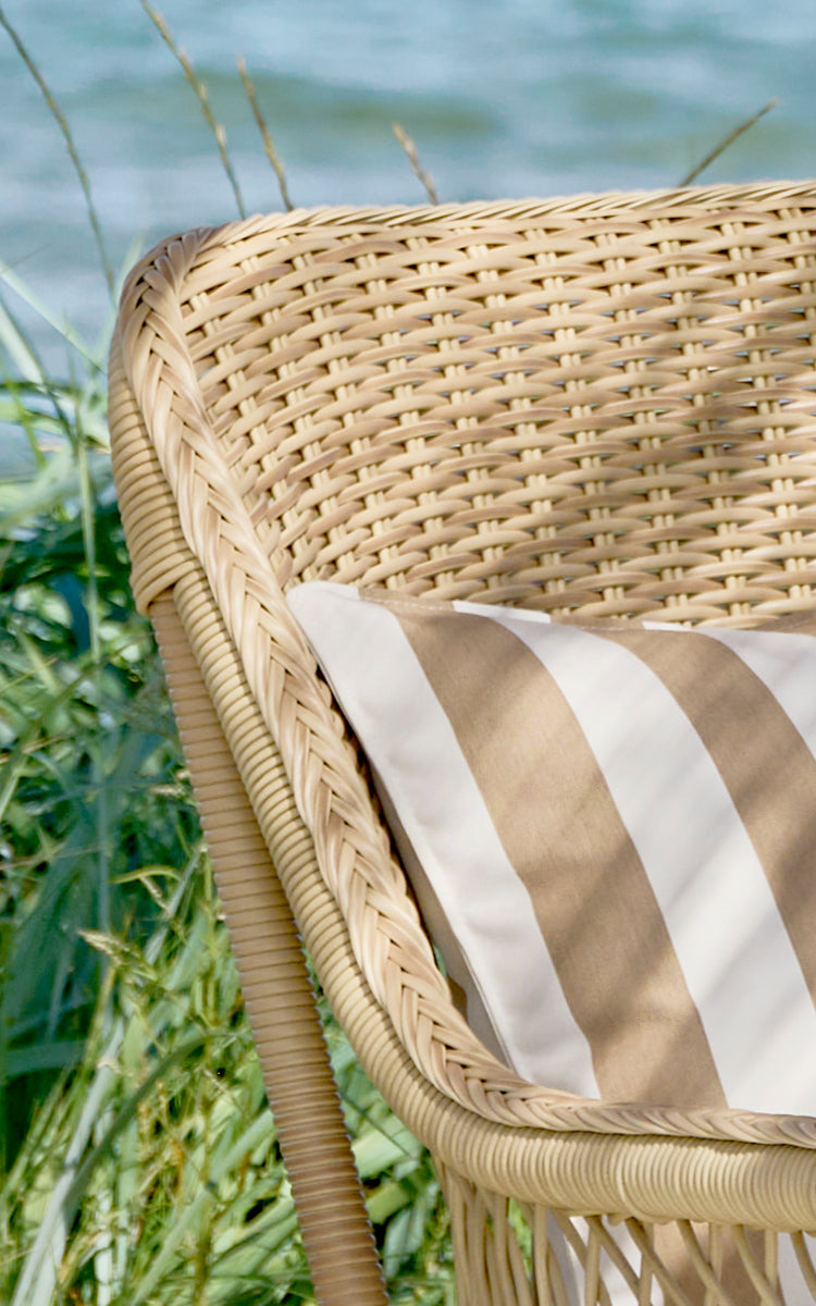 Esta es una imagen de detalle de Dawn sillón lounge en natural ArtFibre Aluminium.