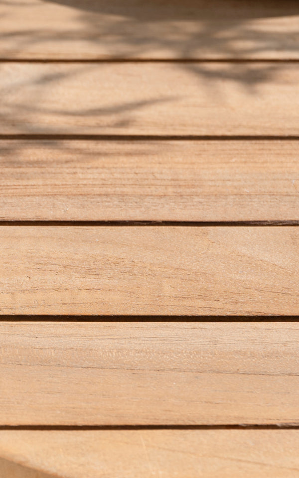 Esta es una imagen de detalle de George mesa exterior 240 en outdoor Teak.