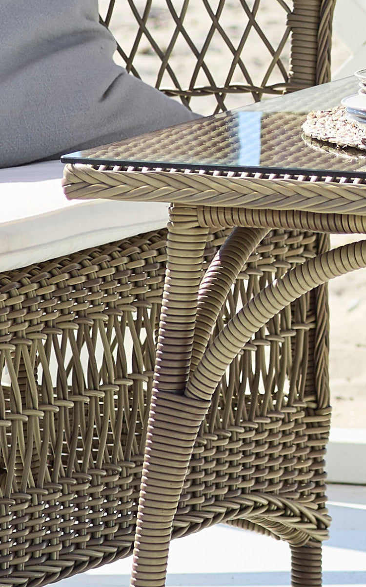 Esta es una imagen de detalle de Victoria Exterior Coffee Table 100x60 cm en antique grey artfibre aluminium.